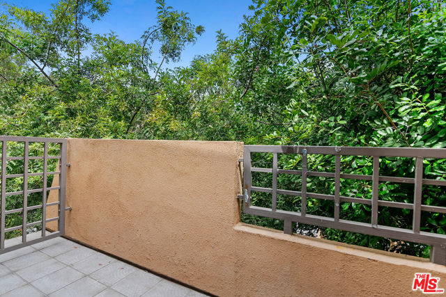18730 Hatteras Street, Tarzana CA: https://media.crmls.org/mediaz/b37a28ba-9468-4b15-ba8b-6c4015c35edb.jpg