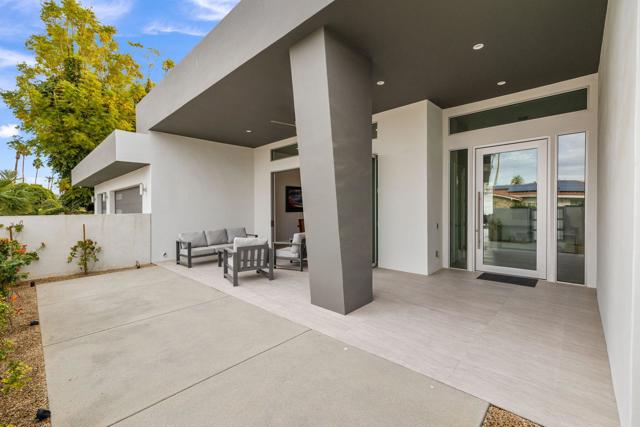76305 Shoshone Drive, Indian Wells CA: https://media.crmls.org/mediaz/b37a7768-cb9d-44d7-a794-3abfbec6564e.jpg