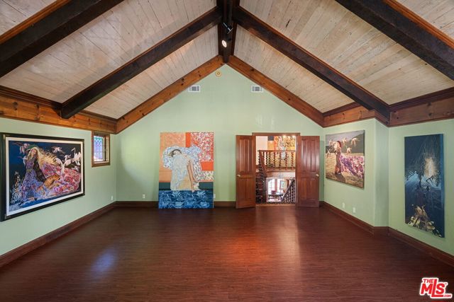 1610 N Beverly Drive, Beverly Hills CA: https://media.crmls.org/mediaz/b37aa223-1b9a-43fd-b65a-814195d6dc0f.jpg