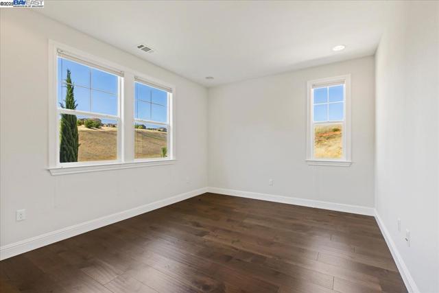 4369 Table Mountain Rd, Dublin CA: https://media.crmls.org/mediaz/b37b1670-a55c-4110-9850-d7c3796d0ef6.jpg