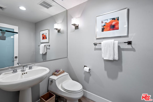13600 Marina Pointe Drive, Marina del Rey CA: https://media.crmls.org/mediaz/b37b62aa-9cd4-42a0-bdaa-3f9c149a5915.jpg