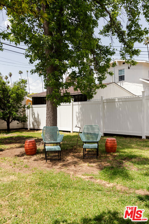 225 S Ardmore Avenue, Los Angeles CA: https://media.crmls.org/mediaz/b37b65dd-0939-433c-b781-1def95298a23.jpg