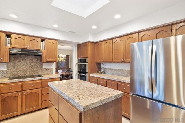 1059 Hymettus Ave, Encinitas CA: https://media.crmls.org/mediaz/b37b7c71-23c3-4841-844d-4b554bd683e2.jpg