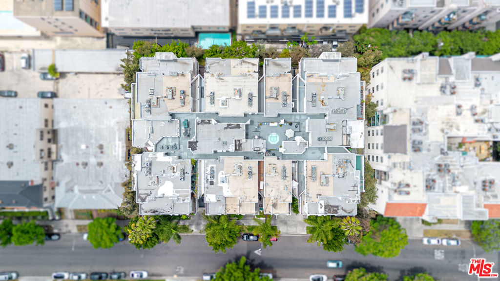 https://media.crmls.org/mediaz/b37b8746-e792-423f-a982-c8fdca5ad2c0.jpg?preset=X-Large