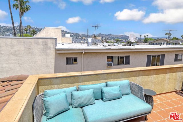 500 N Orlando Avenue, West Hollywood CA: https://media.crmls.org/mediaz/b37b8ea7-c5f5-4762-8bdb-f4c520fba583.jpg