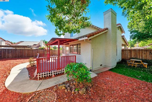 2524 Brazil Ct, Antioch CA: https://media.crmls.org/mediaz/b37c1dea-65cb-4d5c-bd69-598a347826b3.jpg