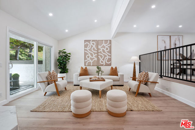 17109 Palisades Circle, Pacific Palisades CA: https://media.crmls.org/mediaz/b37c758c-d73e-40cc-8183-557bbed40423.jpg