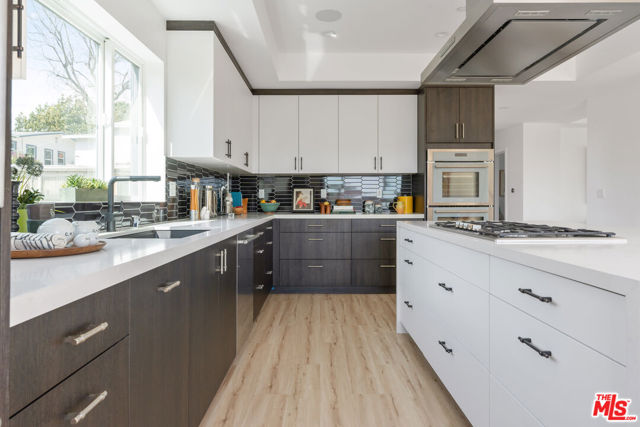2514 Berkeley Avenue, Los Angeles CA: https://media.crmls.org/mediaz/b37ca92c-70a3-4c88-b54d-daeef0fe6ad9.jpg