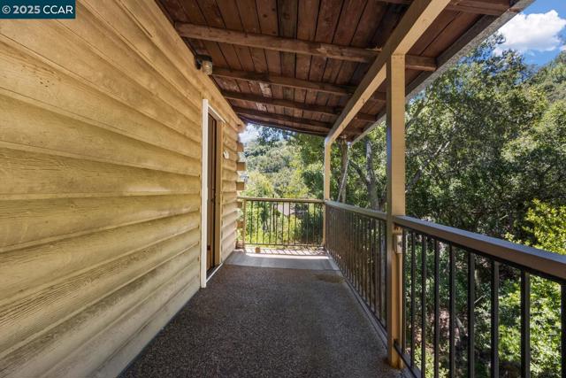 37 La Madronal, Orinda CA: https://media.crmls.org/mediaz/b37dabf4-78d4-4794-adbc-2296a3d96b01.jpg