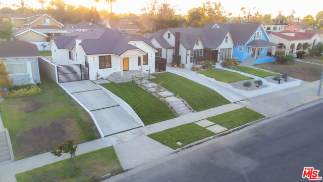 5325 S Victoria Avenue, Los Angeles CA: https://media.crmls.org/mediaz/b37dc22b-50ce-4b96-8d4a-6679a3b060af.jpg