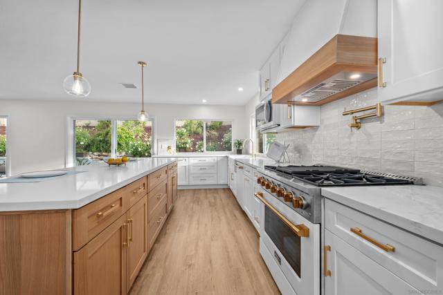 12195 San Tomas Pl, San Diego CA: https://media.crmls.org/mediaz/b37e7fa7-bdc8-48fe-be3f-fbf39d9e507c.jpg