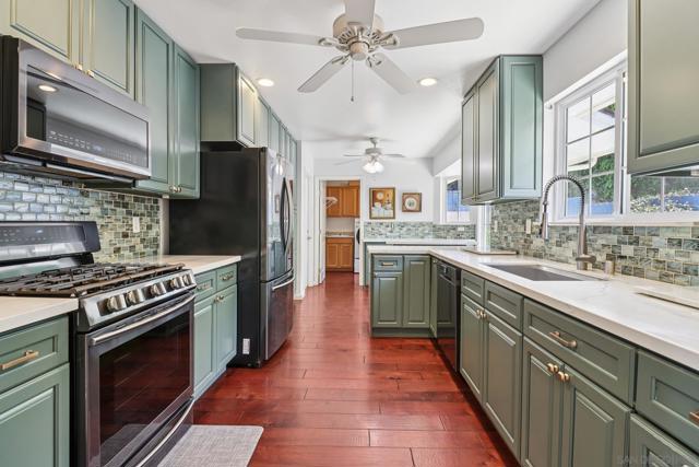 4464 Maple Ave, La Mesa CA: https://media.crmls.org/mediaz/b37e8c54-c0b3-49d0-bf3d-7b19f6ae61c5.jpg