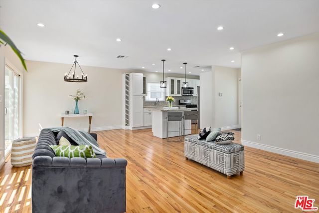 2376 Dewey Street, Santa Monica CA: https://media.crmls.org/mediaz/b37ea66f-9a8b-48d1-a120-8c2214fe2692.jpg