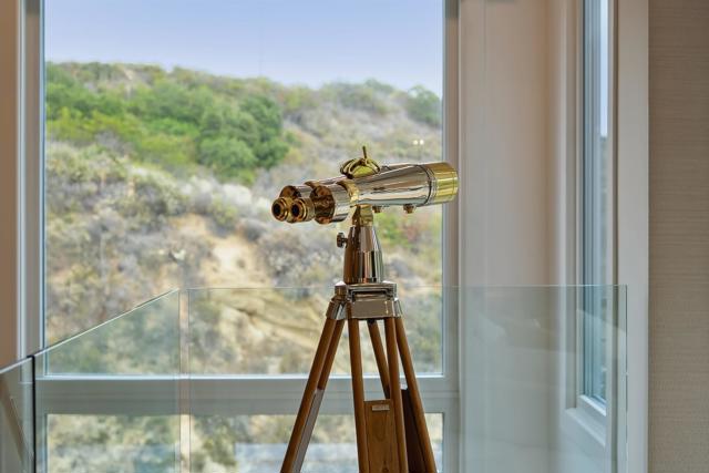 3334 Caminito Cabo Viejo, Del Mar CA: https://media.crmls.org/mediaz/b37eb2ea-1b7f-4680-a76e-6cbd79b6595f.jpg