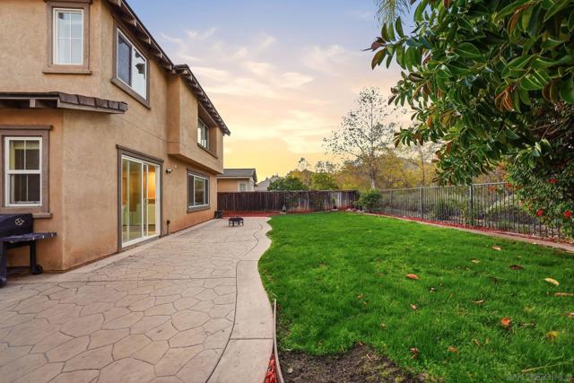 2923 Oro Blanco Cir, Escondido CA: https://media.crmls.org/mediaz/b37ec088-1f23-4dde-af1a-f5552629f751.jpg