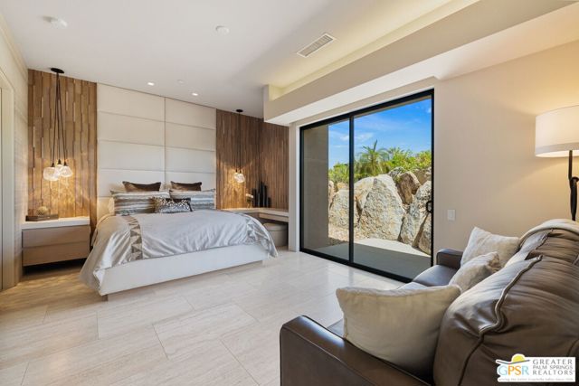 1 Sterling Ridge Drive, Rancho Mirage CA: https://media.crmls.org/mediaz/b37ef2b8-fe21-46e8-8372-6b7c68df3f74.jpg