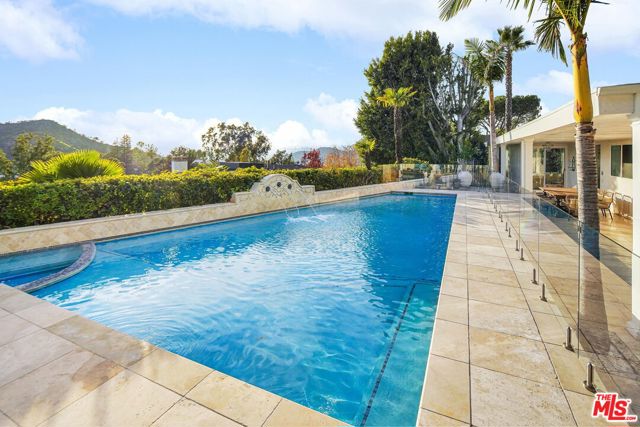 9620 Highridge Drive, Beverly Hills CA: https://media.crmls.org/mediaz/b37f3e56-a75e-46b3-b9c8-ceab54f861f6.jpg