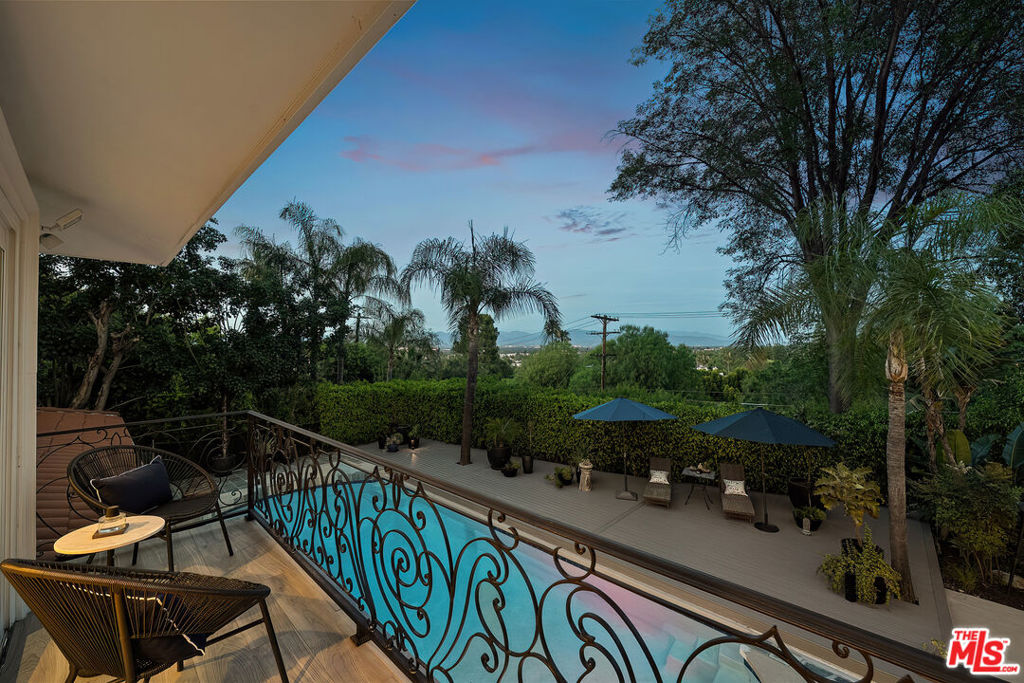 https://media.crmls.org/mediaz/b37f5be3-d471-4306-acee-3ffaf94c7893.jpg?preset=X-Large