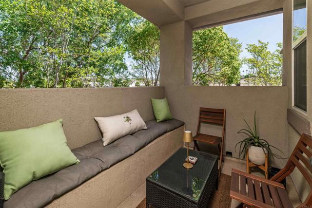 Detail Gallery Image 13 of 31 For 451 Avenida De La Luna, Vista,  CA 92083 - 2 Beds | 2 Baths