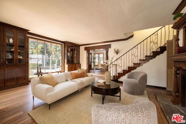 2136 Benedict Canyon Drive, Beverly Hills CA: https://media.crmls.org/mediaz/b38000ac-98c7-4cdc-a309-bdf012e52072.jpg