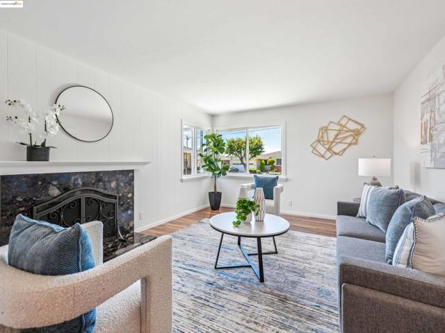 589 Evangeline Way, Hayward CA: https://media.crmls.org/mediaz/b38046d0-47f1-4b8b-9c25-72900429306b.jpg