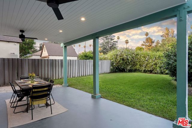 950 N Holliston Avenue, Pasadena CA: https://media.crmls.org/mediaz/b3804886-a2ca-4e12-a9be-bd8ce8054f54.jpg