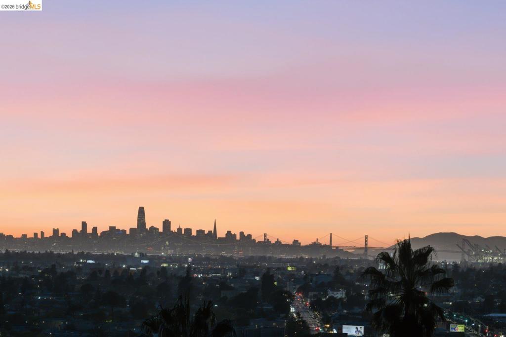 https://media.crmls.org/mediaz/b3805abe-3ca2-4537-af8a-45727f0b6d36.jpg?preset=X-Large