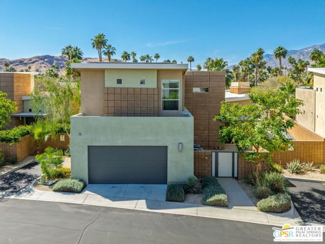 941 Oceo Circle, Palm Springs CA: https://media.crmls.org/mediaz/b380e900-abe2-49ba-a7a2-9b5c6ce27524.jpg
