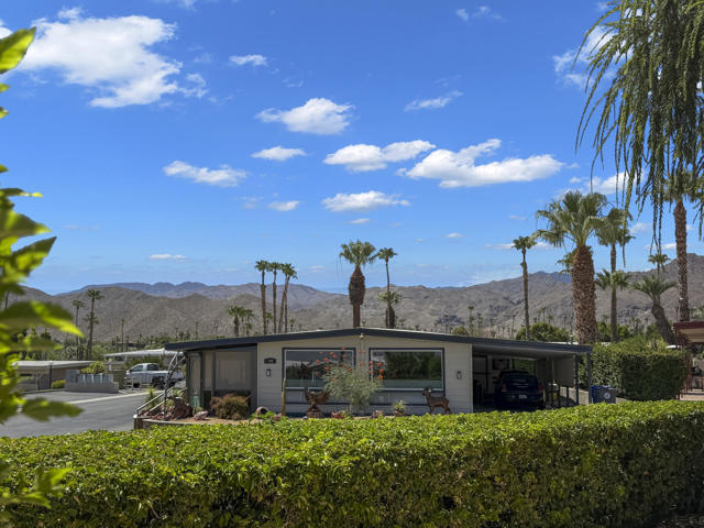 49305 Highway 74, Palm Desert CA: https://media.crmls.org/mediaz/b3813c7b-593f-4e67-bfa0-129daa5922e7.jpg