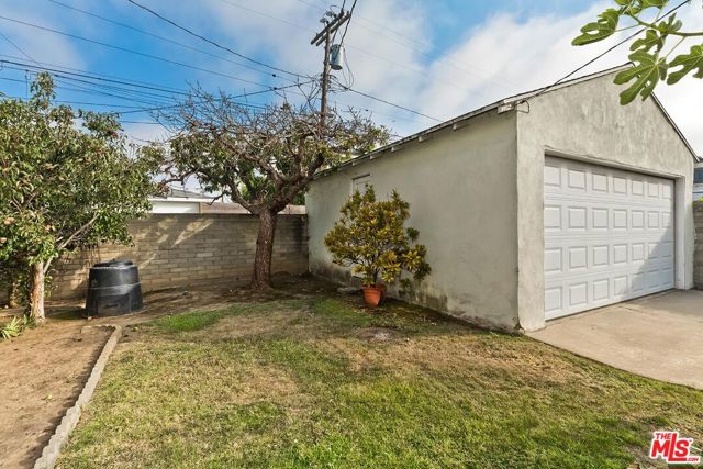 12508 Greene Avenue, Los Angeles CA: https://media.crmls.org/mediaz/b3816abd-c11e-420f-9192-4041a1fb678d.jpg
