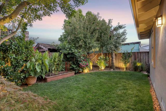 543 Toft Street, Mountain View CA: https://media.crmls.org/mediaz/b381a235-c5b4-4a91-9ed6-d62b4c5914e4.jpg