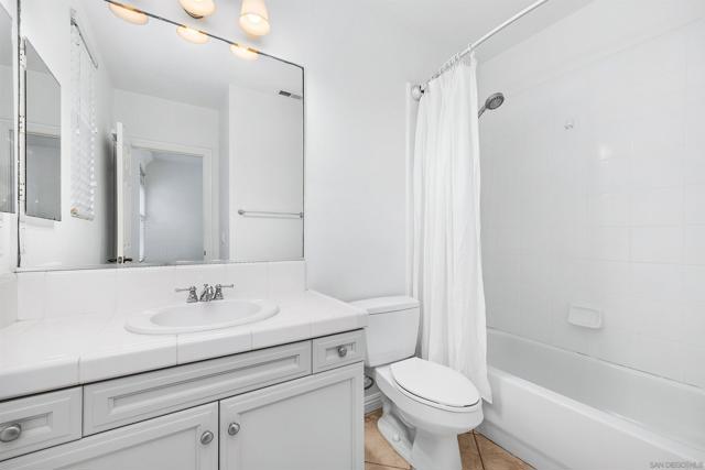 15363 Falcon Crest Ct, San Diego CA: https://media.crmls.org/mediaz/b381f30a-3bea-49b8-b518-aadafb711f12.jpg