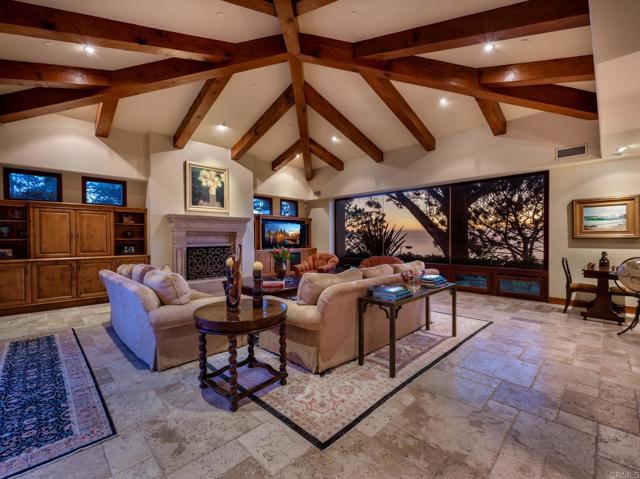 271 Ocean View Ave, Del Mar CA: https://media.crmls.org/mediaz/b3821562-63f7-48c8-aa47-fa87fefa8f72.jpg