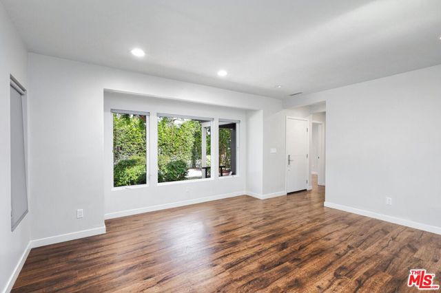 23018 Leonora Drive, Woodland Hills CA: https://media.crmls.org/mediaz/b382673d-1f3b-4901-8576-88330b699444.jpg
