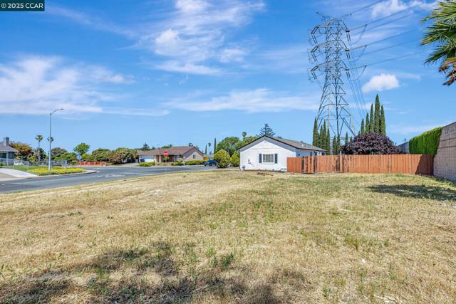 1771 Schooner Way, Pittsburg CA: https://media.crmls.org/mediaz/b3827f16-60bb-47cc-a728-c08ba1e061c9.jpg