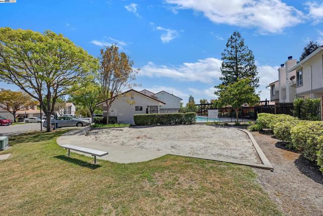 32 Maximo Ct, Danville CA: https://media.crmls.org/mediaz/b3831f82-5849-4913-9886-a5b1b52746cc.jpg