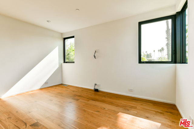 848 Milwood Avenue, Venice CA: https://media.crmls.org/mediaz/b383223e-e921-402a-876d-2341de41c6bb.jpg