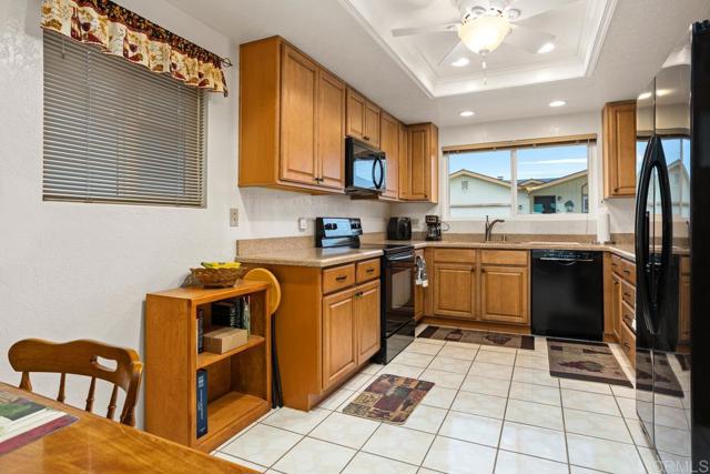 Detail Gallery Image 10 of 36 For 634 via Santa Paulo, Vista,  CA 92081 - 2 Beds | 2 Baths