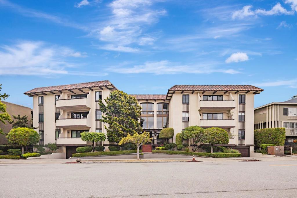1427 Floribunda Avenue #304