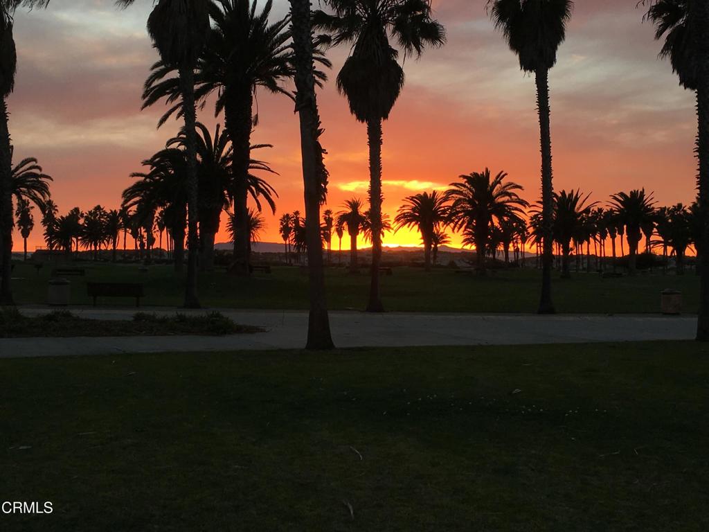 https://media.crmls.org/mediaz/b3845a6c-23d8-4b31-93c6-76e04ab0ba29.jpg?preset=X-Large