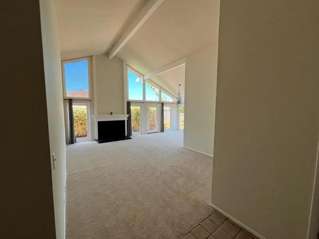 2066 Touraine Lane, Half Moon Bay CA: https://media.crmls.org/mediaz/b385877a-3529-4834-a754-70d6ec3ed746.jpg