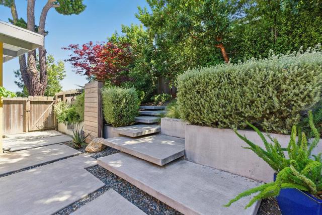 3225 Upper Lock Avenue, Belmont CA: https://media.crmls.org/mediaz/b385b5de-a3a5-4c54-8c18-d959a806801b.jpg