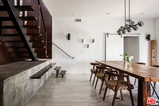 1344 Maltman Avenue, Los Angeles CA: https://media.crmls.org/mediaz/b3861c6b-18b0-4422-9fa4-4a18c4458fc3.jpg