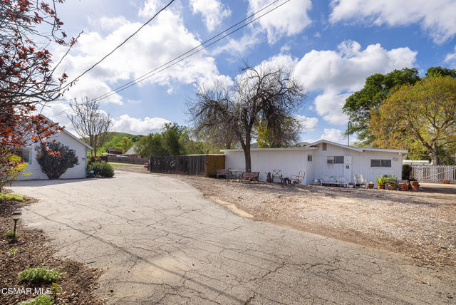 5324 Chesebro Road, Agoura Hills CA: https://media.crmls.org/mediaz/b3877e56-6001-41ed-9dd6-b7b521c96ad2.jpg