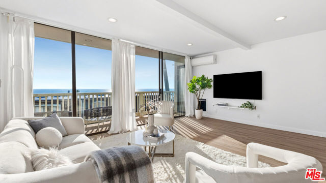 11862 Starfish Lane, Malibu CA: https://media.crmls.org/mediaz/b388f68e-cec0-4bae-b703-789b60620ad2.jpg