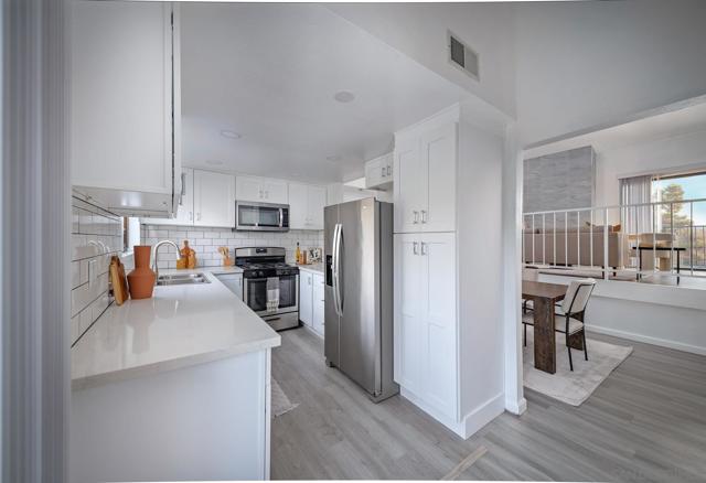 7325 Alicante Rd, Carlsbad CA: https://media.crmls.org/mediaz/b3891a53-ff19-4606-8837-73be9bbe47d6.jpg