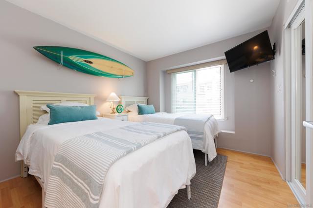 8132 Camino Del Sol, La Jolla CA: https://media.crmls.org/mediaz/b3894d53-5178-458b-90a9-7a6ec9ff120e.jpg