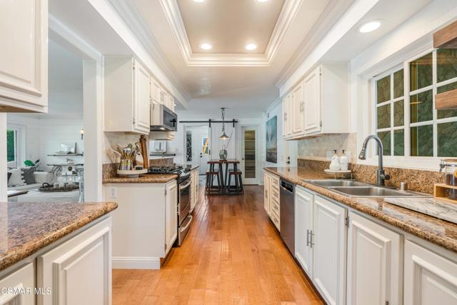 552 Longbranch Road, Simi Valley CA: https://media.crmls.org/mediaz/b3896965-64d7-4b33-b29a-3027ce792ac0.jpg
