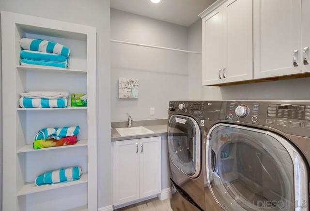 839 Reed Avenue, Pacific Beach (San Diego) CA: https://media.crmls.org/mediaz/b3896c11-0bd5-4e7e-8b93-871a25d46308.jpg