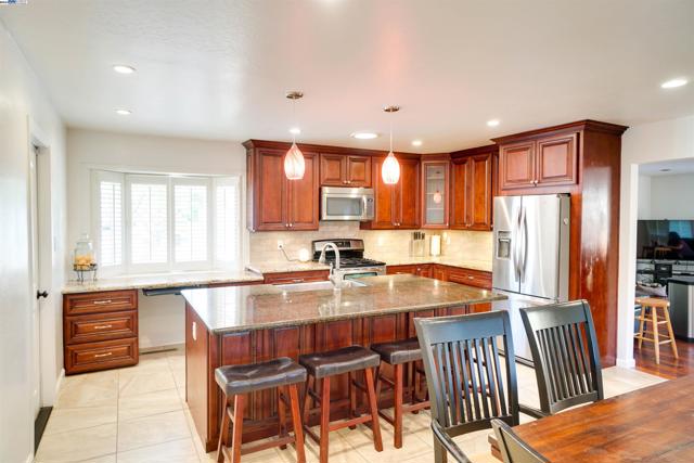 Image 1 of 11 For 750 Mirador Ct